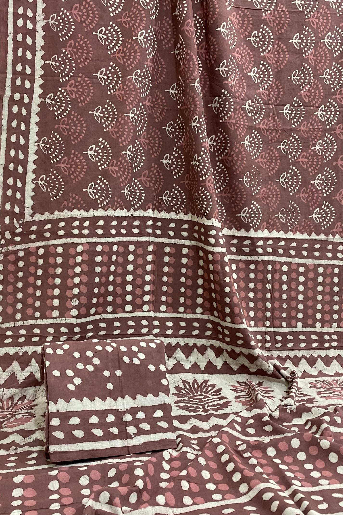 Puwara Small Butti With White Dabu Rabit Border Hand Block Print Cotton Saree