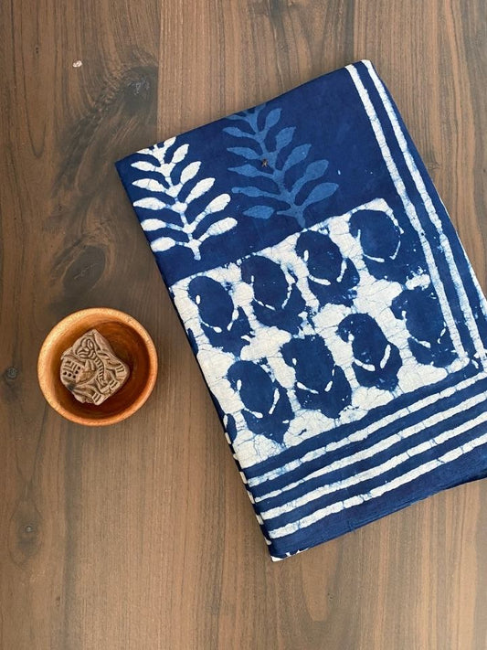 1 Kaam Keri Jaal Crismte Motif Mud Dabu Indigo Base With Single Silli Border Off White Hand Block Print