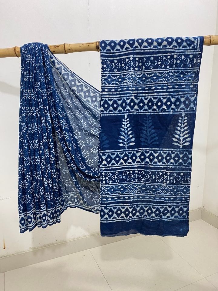 GHAD KI 2 KAAM CHOTI CHAKRI  BUTTI  INDIGO BASE WITH SINGLE KATLI BORDER HAND BLOCK PRINT