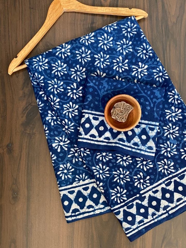 GHAD KI 2 KAAM CHOTI CHAKRI  BUTTI  INDIGO BASE WITH SINGLE KATLI BORDER HAND BLOCK PRINT