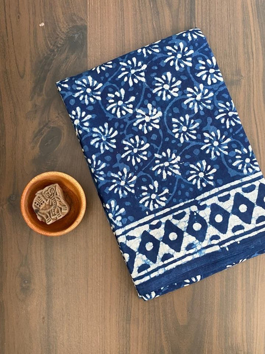 GHAD KI 2 KAAM CHOTI CHAKRI  BUTTI  INDIGO BASE WITH SINGLE KATLI BORDER HAND BLOCK PRINT