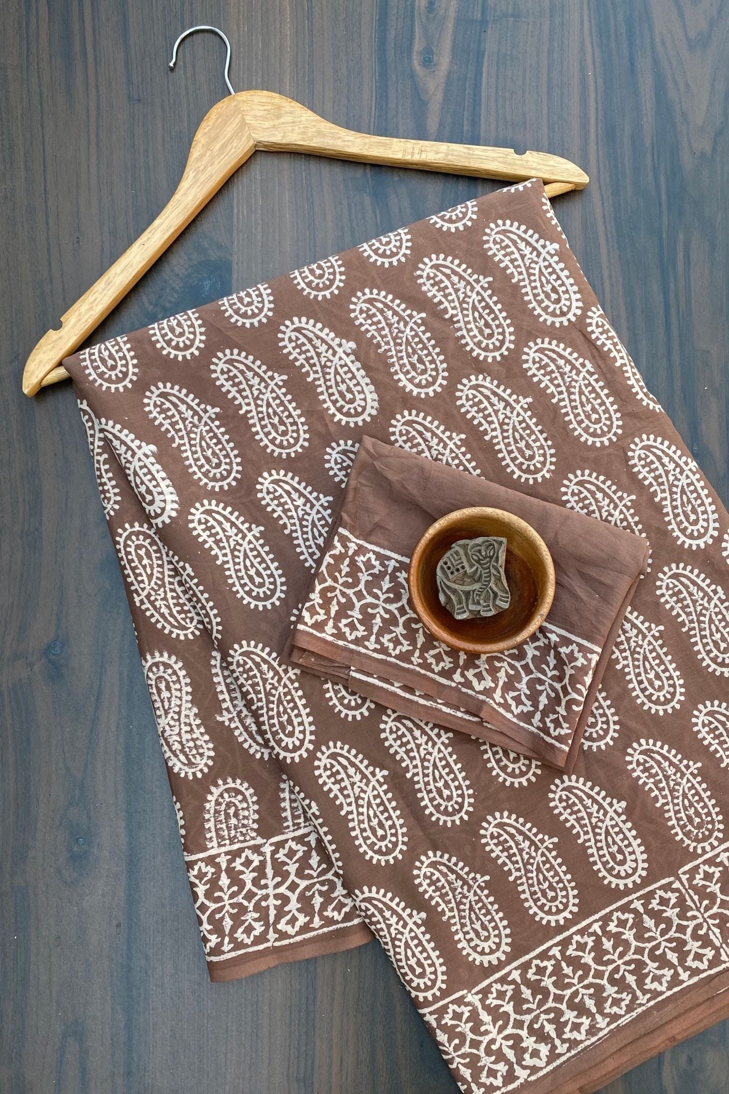 Keri Jaal Straight Butti Brown Mud Dabu Hand Block Print Saree