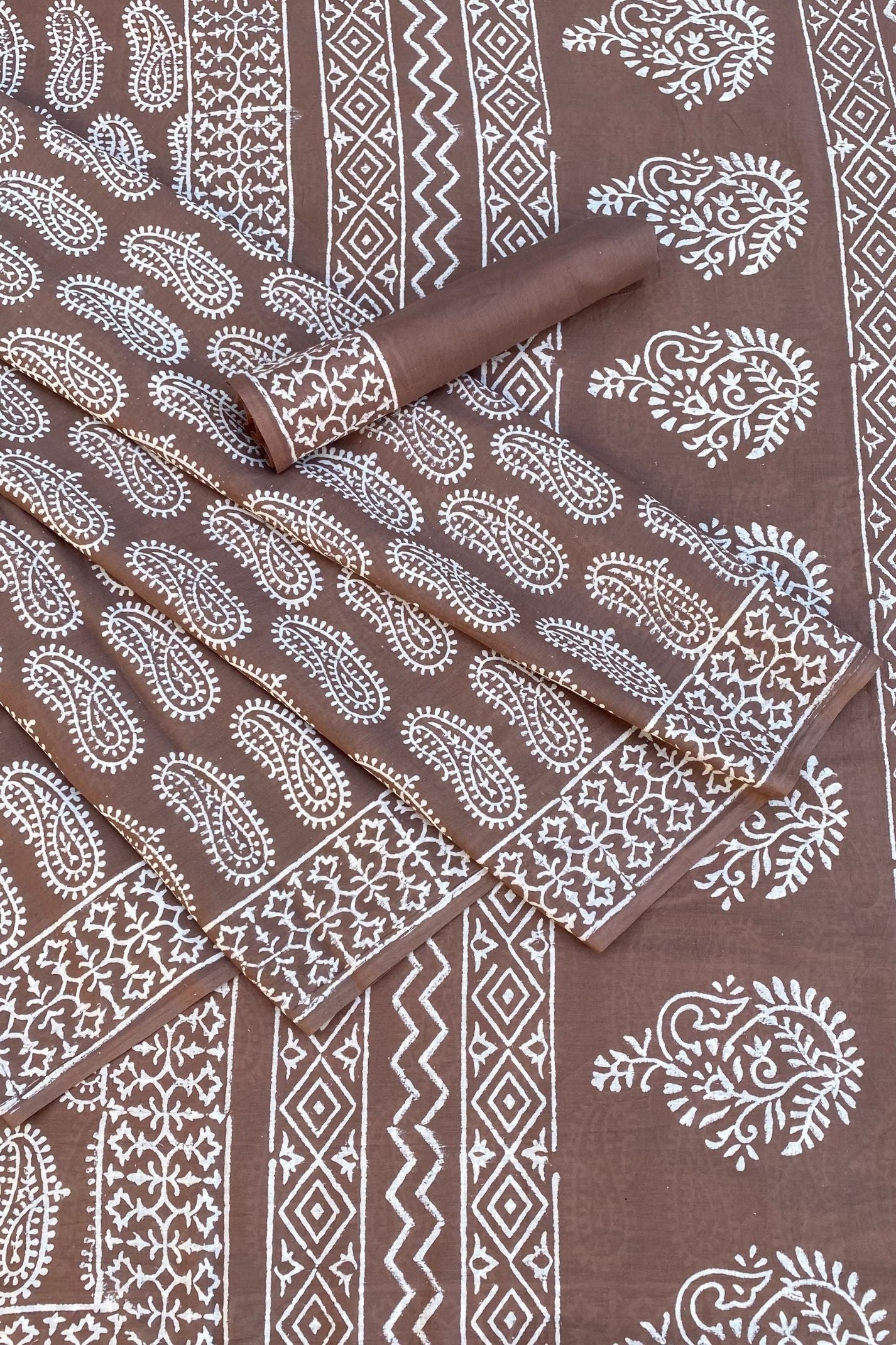 Keri Jaal Straight Butti Brown Mud Dabu Hand Block Print Saree