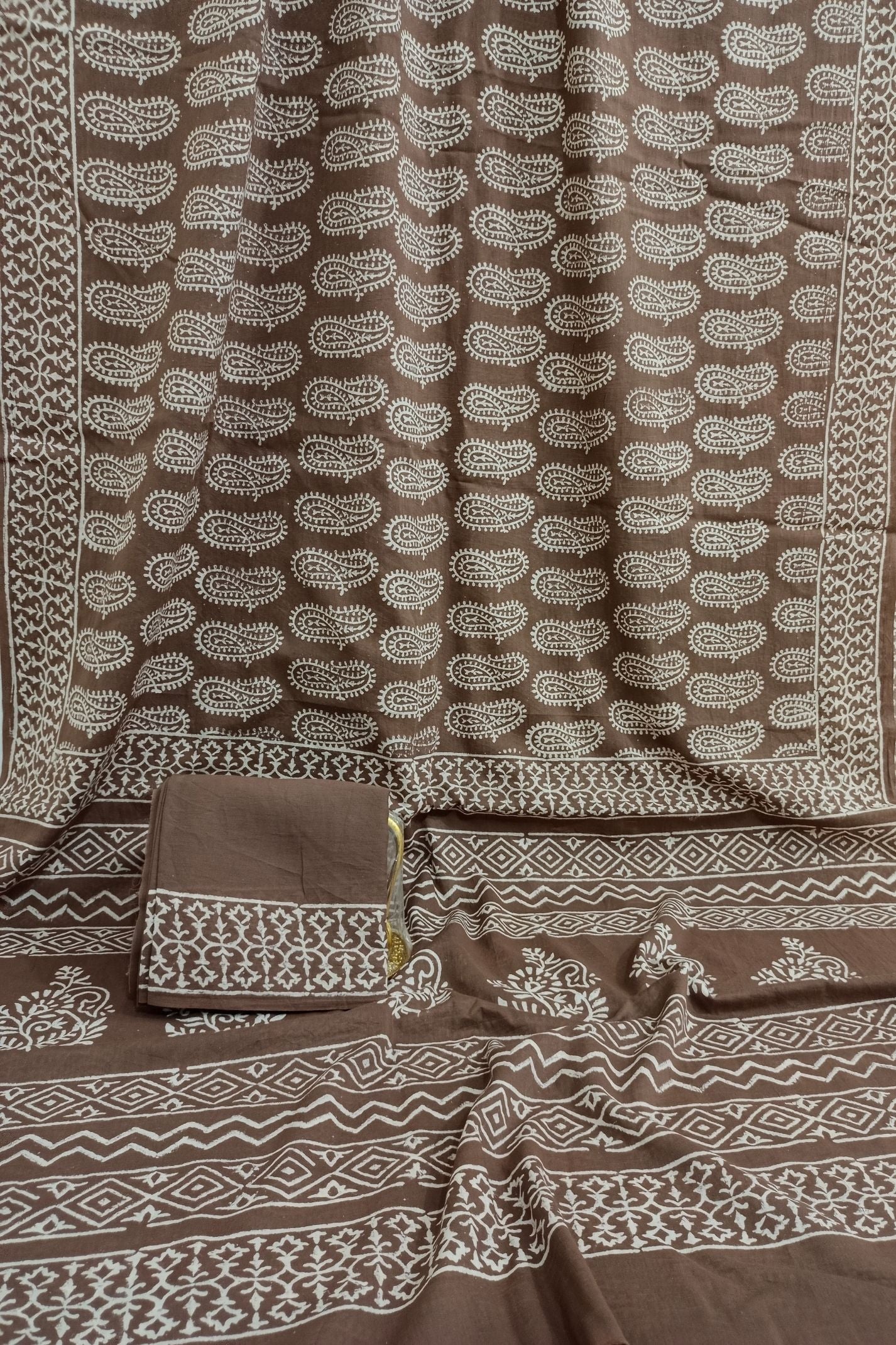 Keri Jaal Straight Butti Brown Mud Dabu Hand Block Print Saree