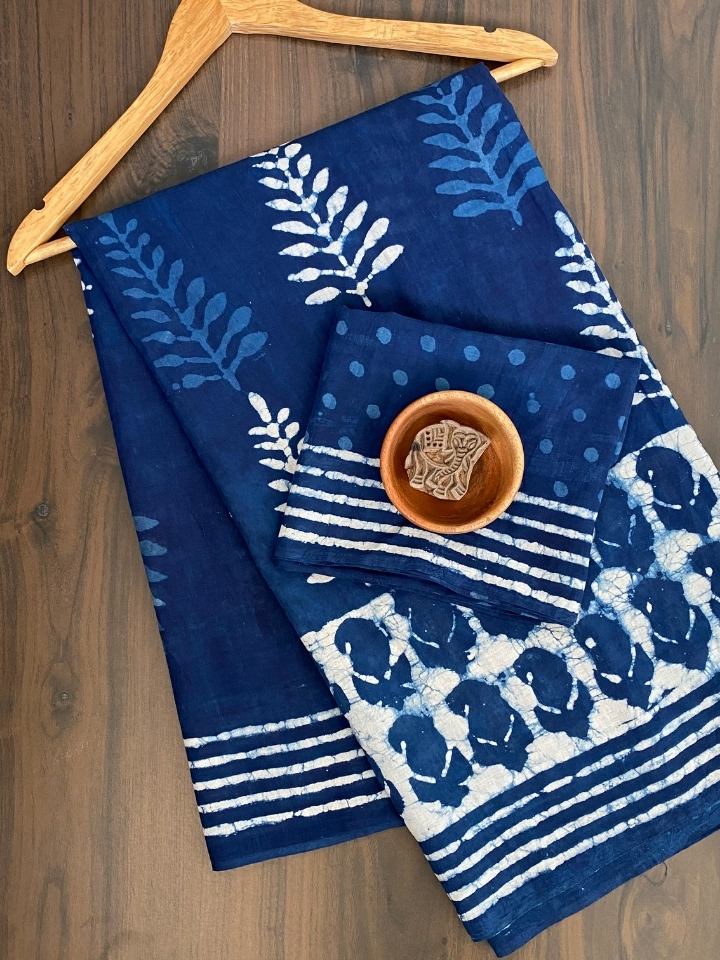 1 Kaam Keri Jaal Crismte  Motif Mud Dabu Indigo Base With Single Silli Border Off White Hand Block Print